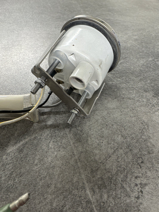 Suzuki tiltmätare vit begagnad