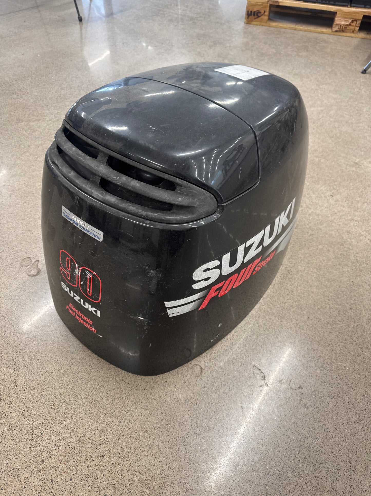Suzuki motorkåpa 90hk