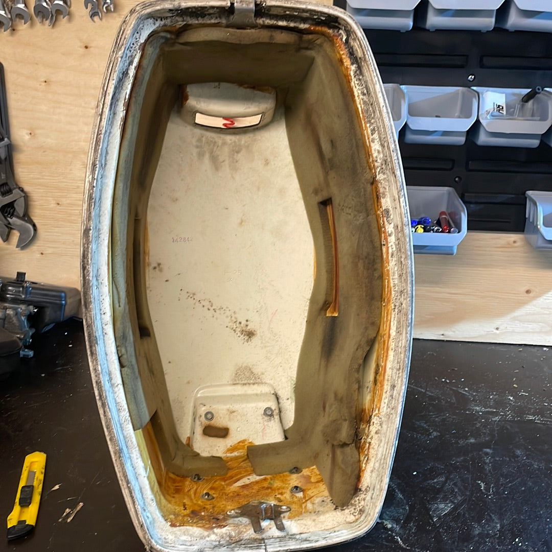 Omc motorkåpa 20hk