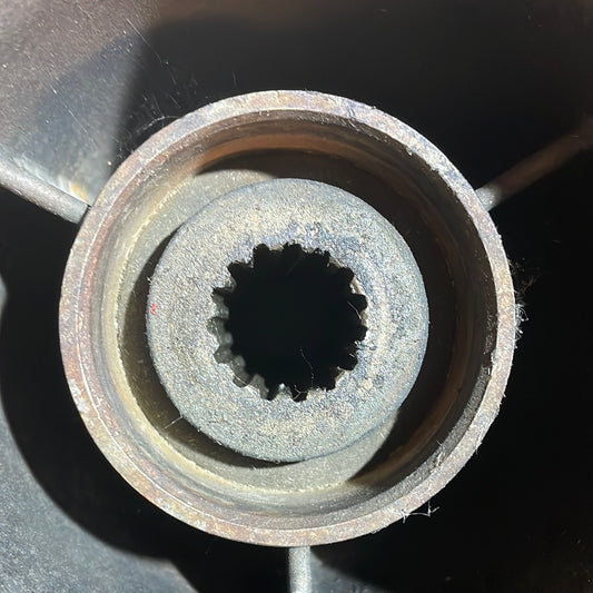 Yamaha propeller 13 3/4 X 19 -M