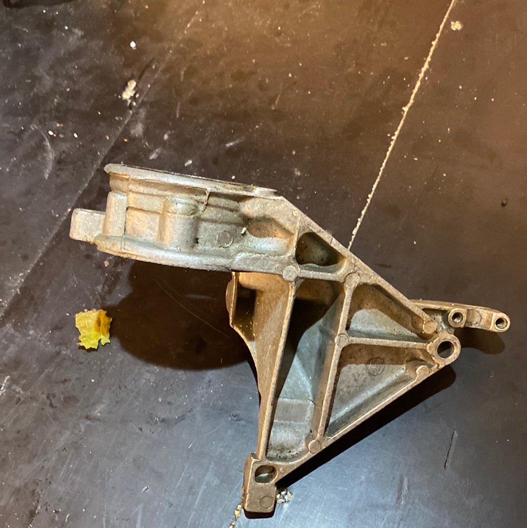 Omc 317328 Starter Bracket 18 20 25HP 1967-76
