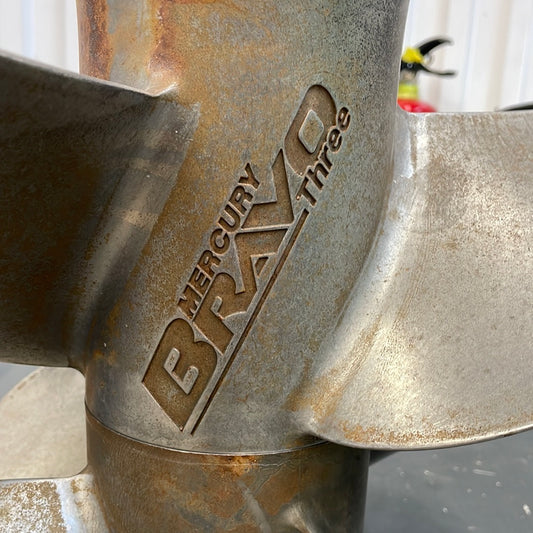 Mercruiser bravo tre propellrar (duoprop)