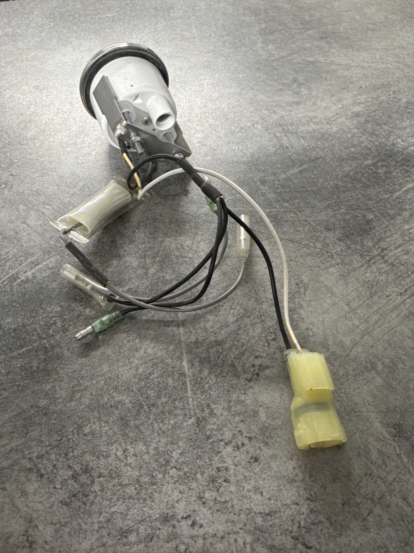 Suzuki tiltmätare vit begagnad