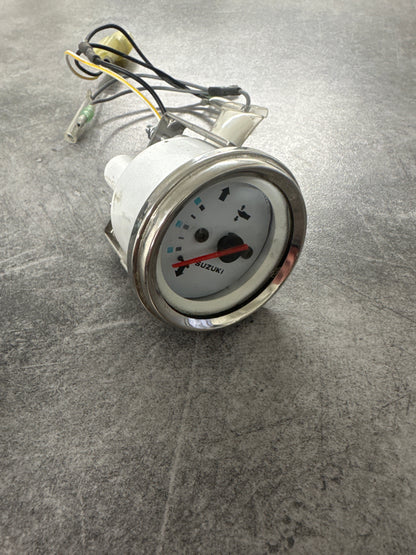 Suzuki tiltmätare vit begagnad