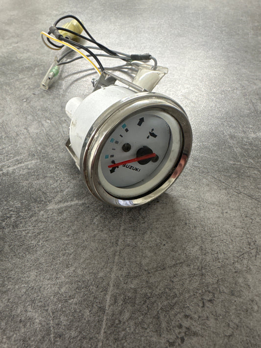 Suzuki tiltmätare vit begagnad