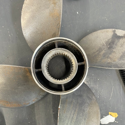 Mercruiser bravo tre propellrar (duoprop)